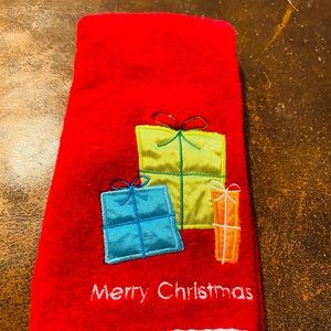1 Merry Christmas 🎄 Presents 🎁 Tip Towel Never Used.